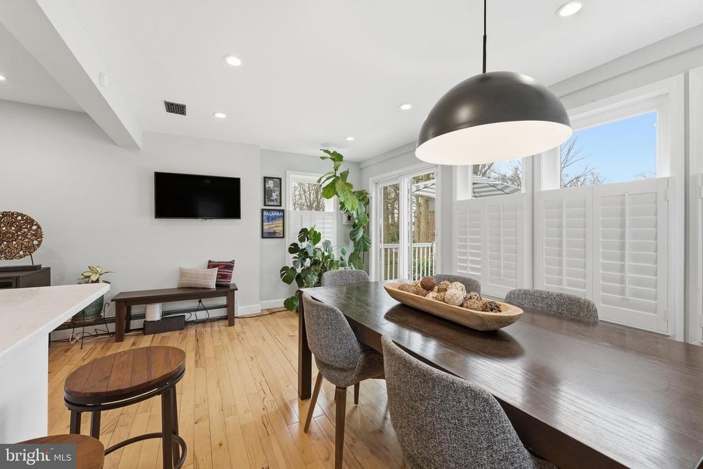 Image 13 of property listing at 8916 WHITNEY ST, Silver Spring, MD 20901