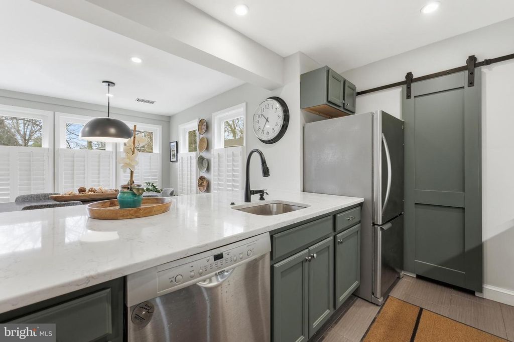 Image 14 of property listing at 8916 WHITNEY ST, Silver Spring, MD 20901