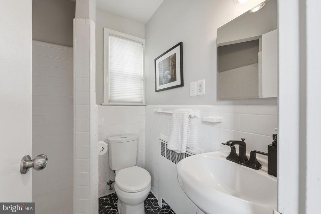 Image 22 of property listing at 8916 WHITNEY ST, Silver Spring, MD 20901