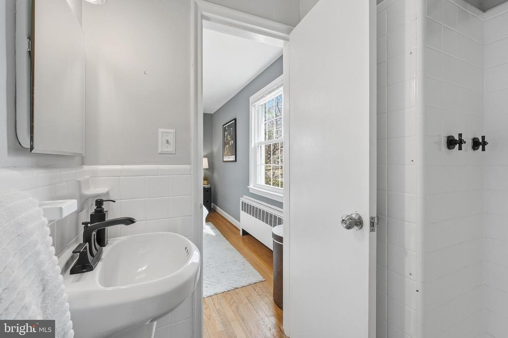 Image 23 of property listing at 8916 WHITNEY ST, Silver Spring, MD 20901