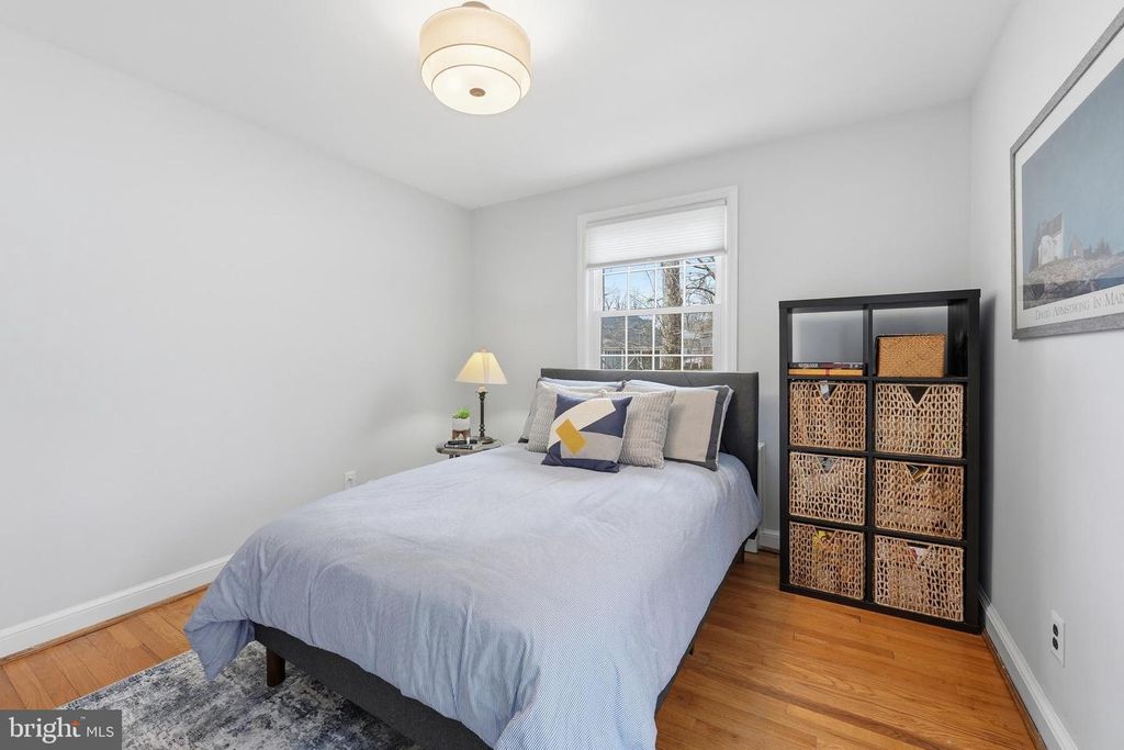 Image 25 of property listing at 8916 WHITNEY ST, Silver Spring, MD 20901