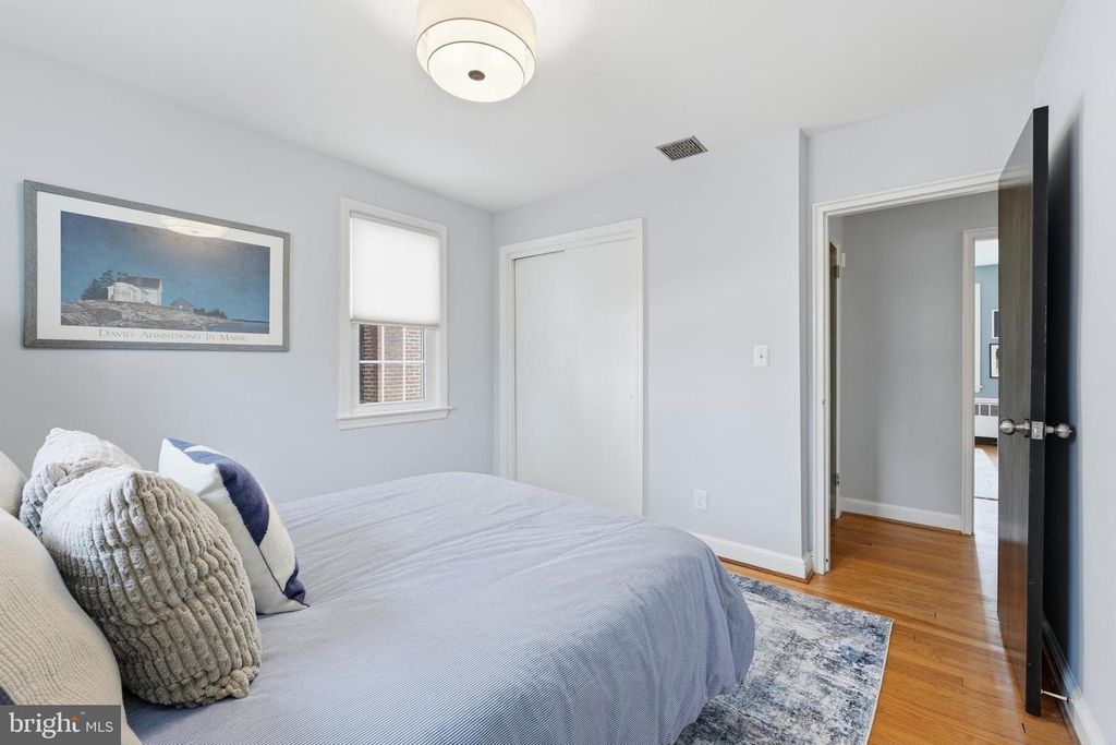 Image 27 of property listing at 8916 WHITNEY ST, Silver Spring, MD 20901