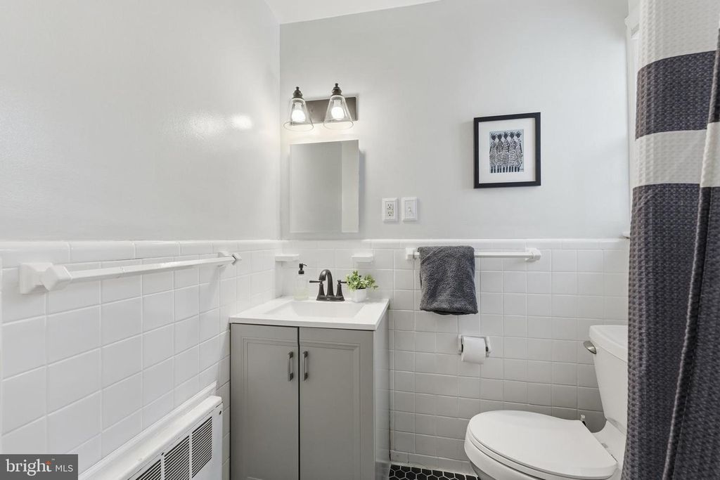 Image 31 of property listing at 8916 WHITNEY ST, Silver Spring, MD 20901