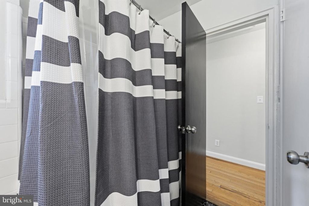 Image 32 of property listing at 8916 WHITNEY ST, Silver Spring, MD 20901