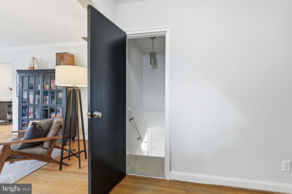 Image 33 of property listing at 8916 WHITNEY ST, Silver Spring, MD 20901