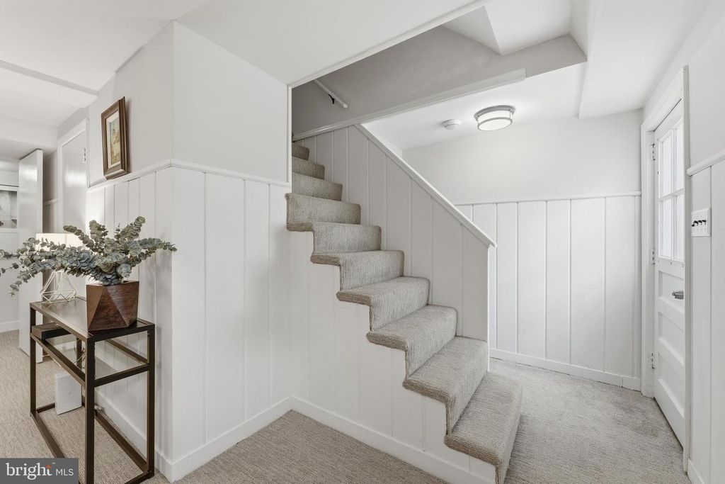 Image 34 of property listing at 8916 WHITNEY ST, Silver Spring, MD 20901