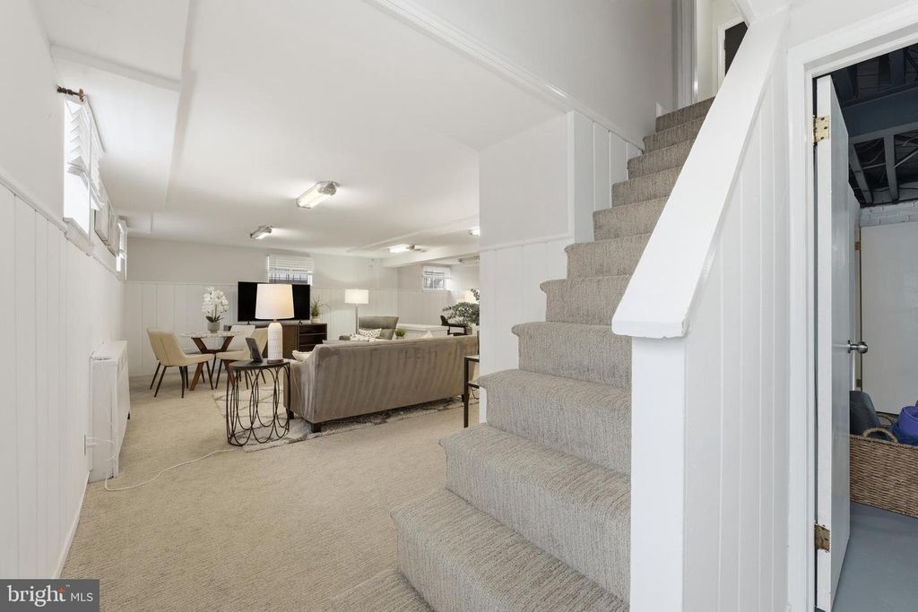 Image 35 of property listing at 8916 WHITNEY ST, Silver Spring, MD 20901