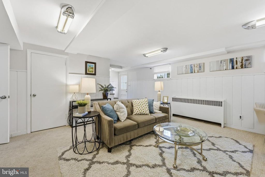 Image 38 of property listing at 8916 WHITNEY ST, Silver Spring, MD 20901