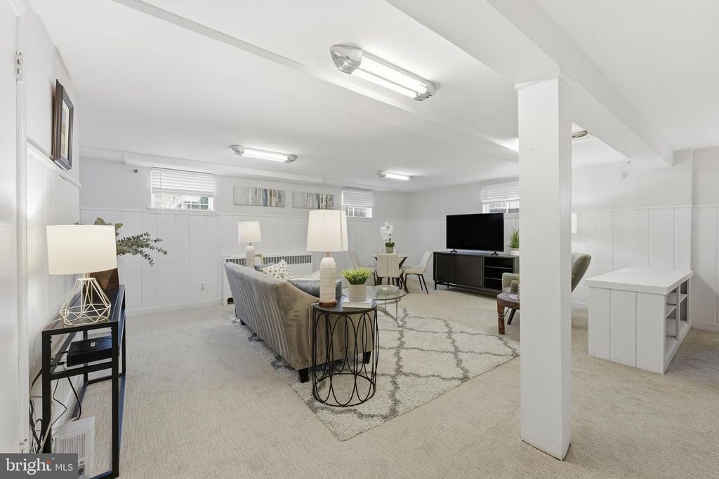 Image 39 of property listing at 8916 WHITNEY ST, Silver Spring, MD 20901