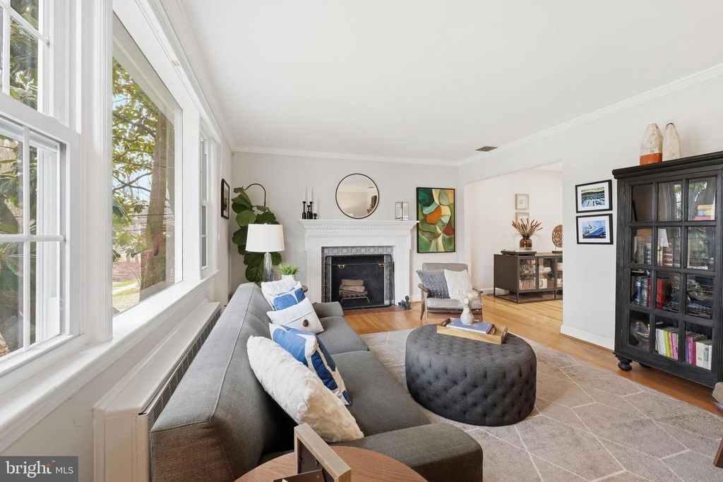 Image 5 of property listing at 8916 WHITNEY ST, Silver Spring, MD 20901