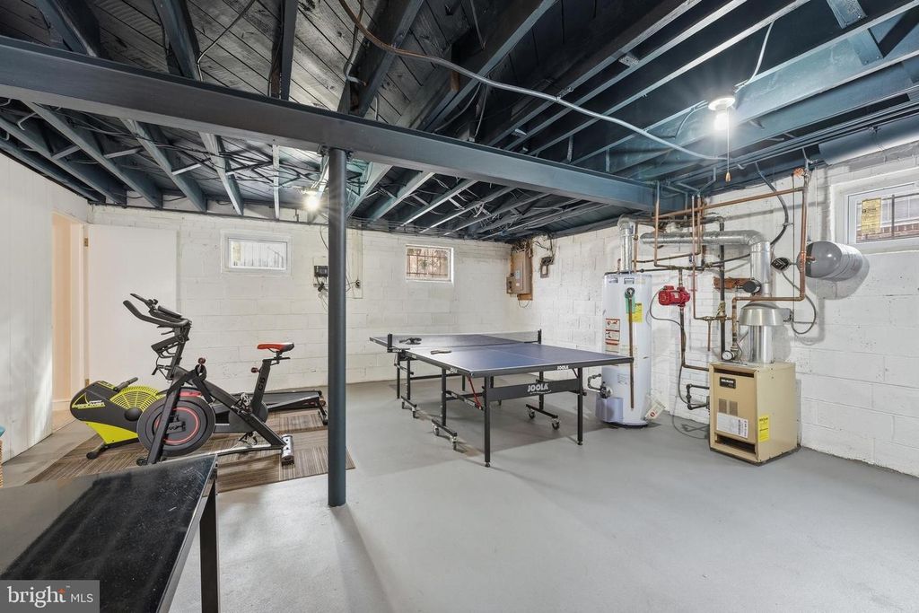 Image 55 of property listing at 8916 WHITNEY ST, Silver Spring, MD 20901