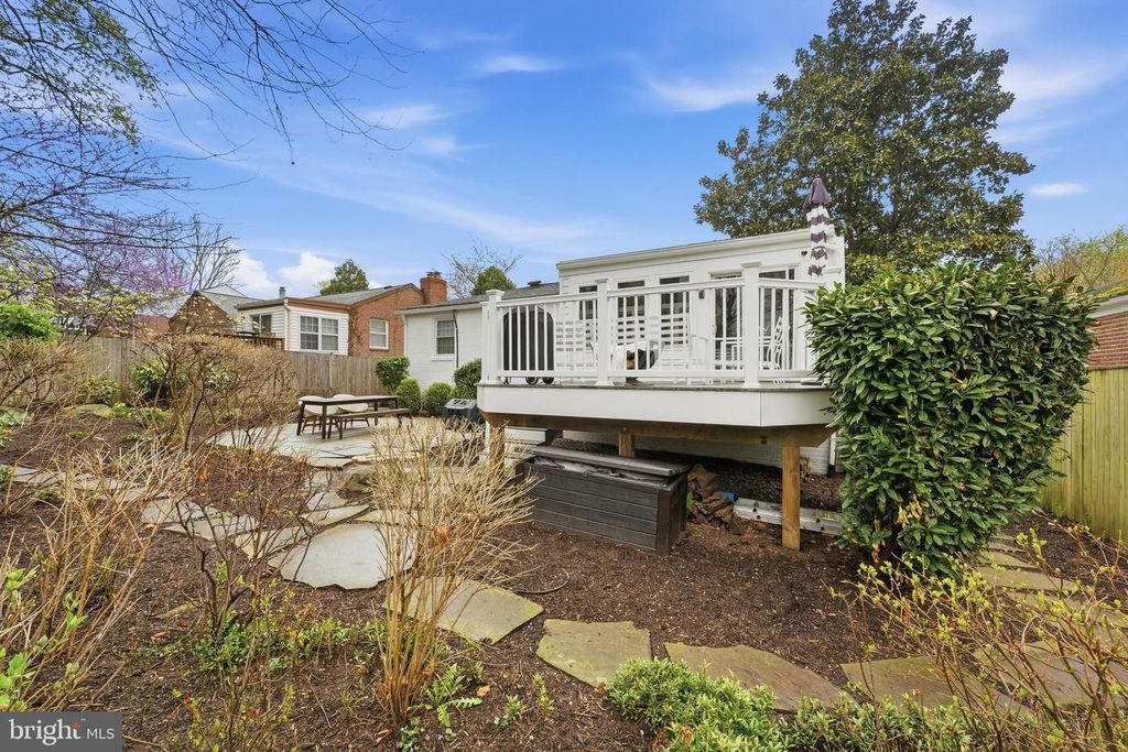 Image 58 of property listing at 8916 WHITNEY ST, Silver Spring, MD 20901