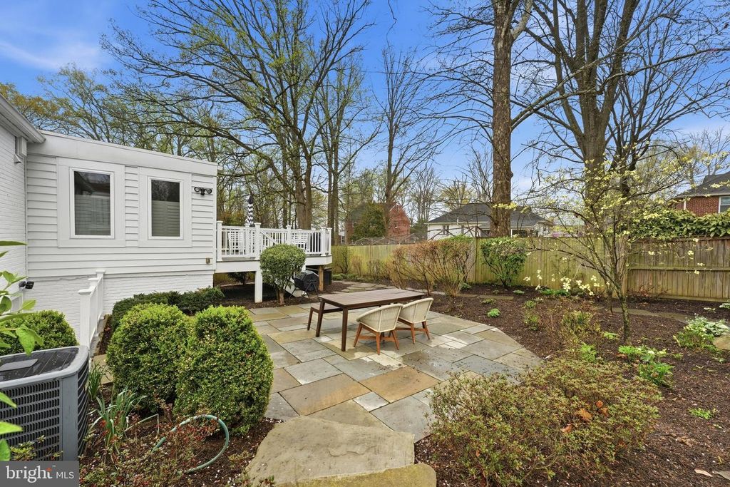 Image 59 of property listing at 8916 WHITNEY ST, Silver Spring, MD 20901