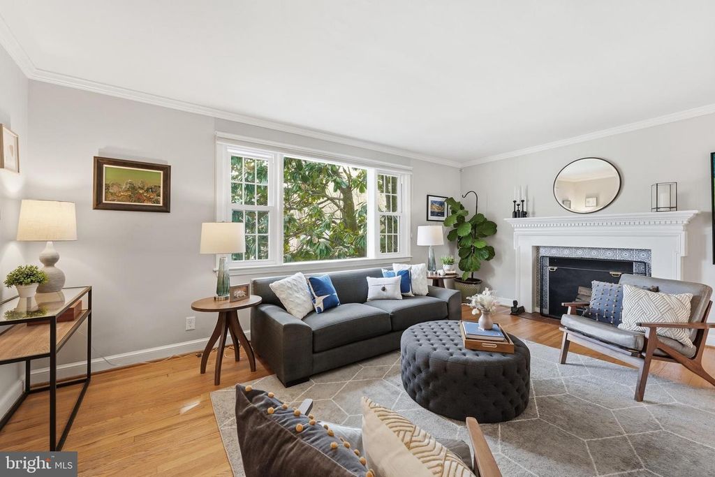 Image 6 of property listing at 8916 WHITNEY ST, Silver Spring, MD 20901