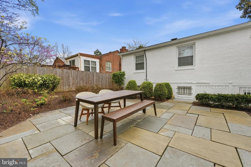 Image 60 of property listing at 8916 WHITNEY ST, Silver Spring, MD 20901