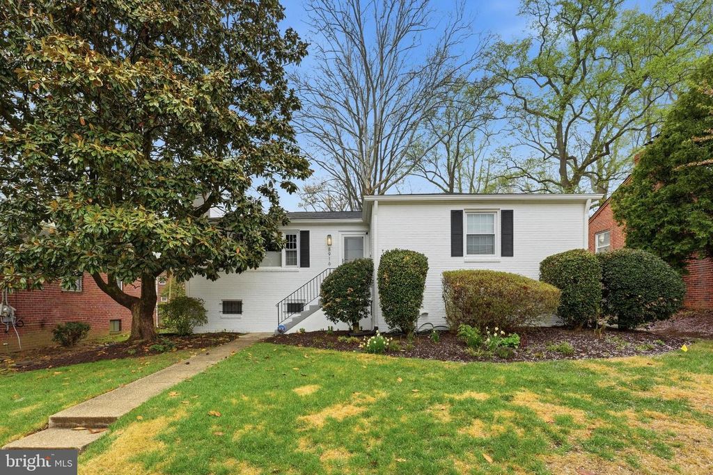 Image 65 of property listing at 8916 WHITNEY ST, Silver Spring, MD 20901