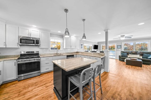 3 Holiday Drive, Lake Holiday, IL 60552