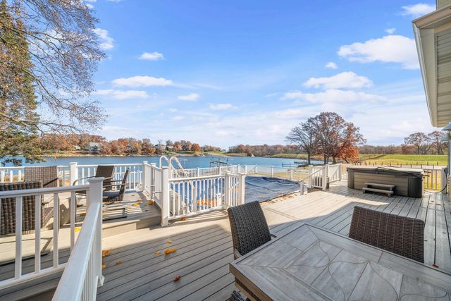 3 Holiday Drive, Lake Holiday, IL 60552