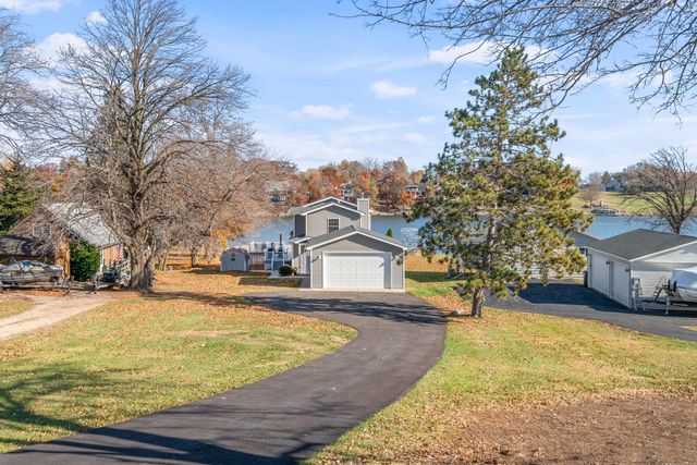 3 Holiday Drive, Lake Holiday, IL 60552