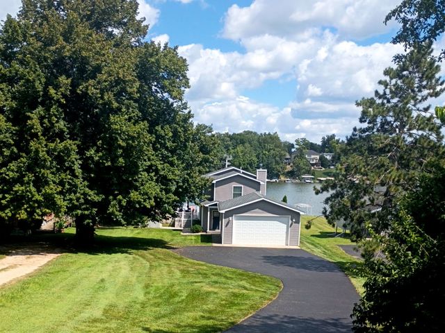 3 Holiday Drive, Lake Holiday, IL 60552