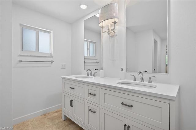 738 Anchor DR, Sanibel, FL 33957