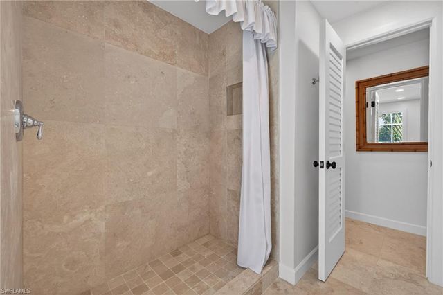738 Anchor DR, Sanibel, FL 33957