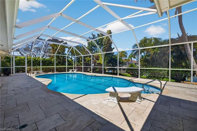 738 Anchor DR, Sanibel, FL 33957
