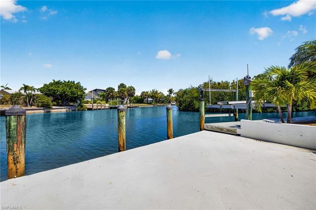 738 Anchor DR, Sanibel, FL 33957