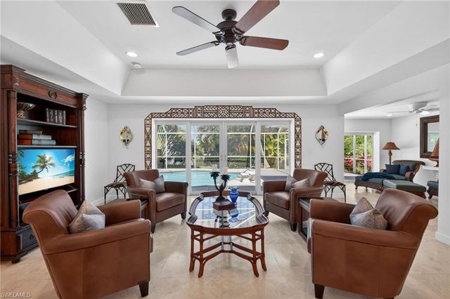 738 Anchor DR, Sanibel, FL 33957