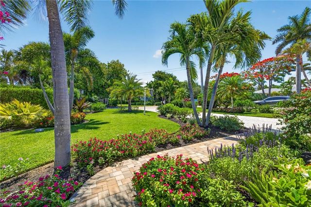 738 Anchor DR, Sanibel, FL 33957