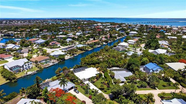 738 Anchor DR, Sanibel, FL 33957
