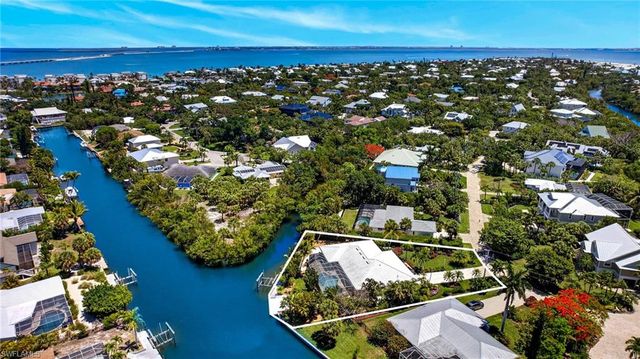 738 Anchor DR, Sanibel, FL 33957