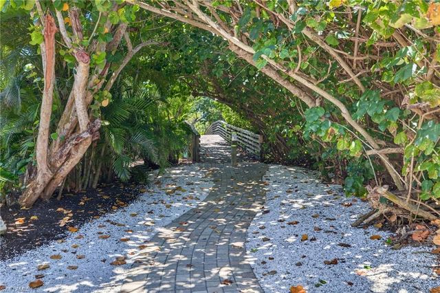 738 Anchor DR, Sanibel, FL 33957
