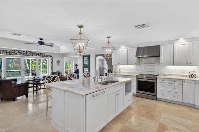 738 Anchor DR, Sanibel, FL 33957