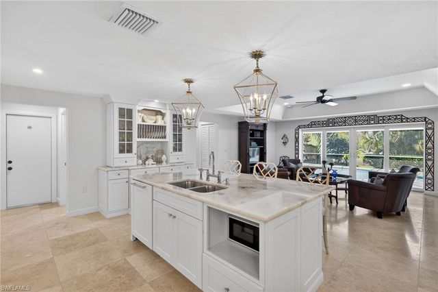 738 Anchor DR, Sanibel, FL 33957