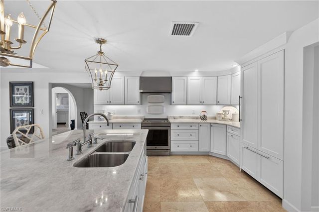 738 Anchor DR, Sanibel, FL 33957
