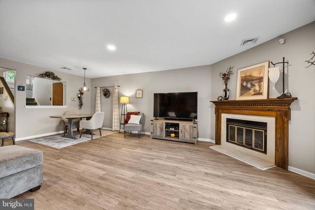 15 WILLOW BEND DR, Hamilton, NJ 08690