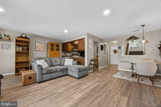 15 WILLOW BEND DR, Hamilton, NJ 08690