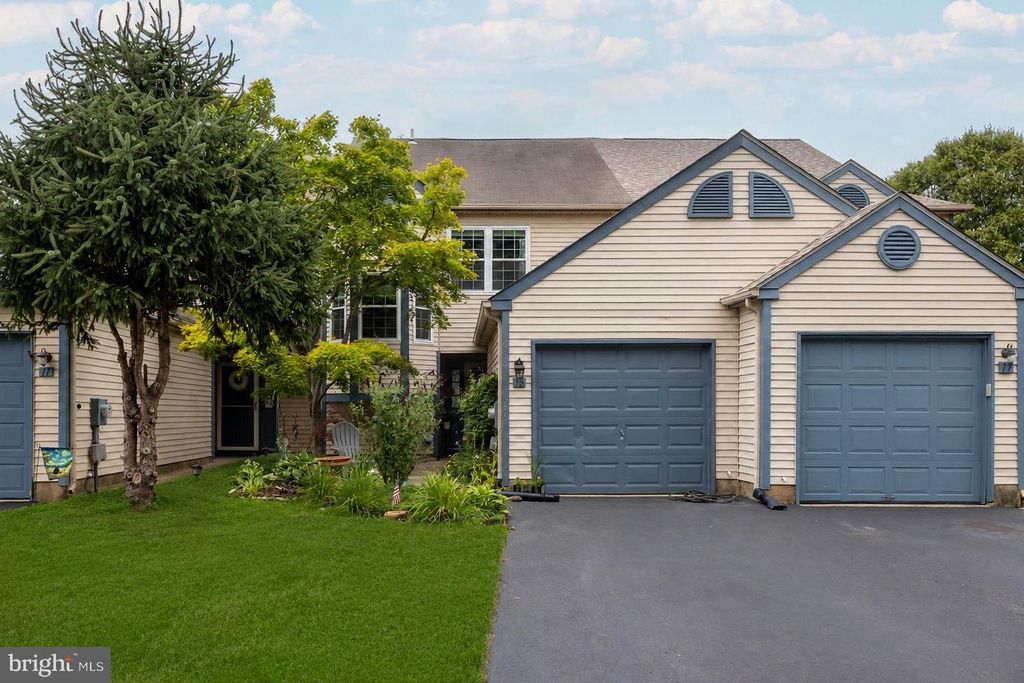 15 WILLOW BEND DR, Hamilton, NJ 08690