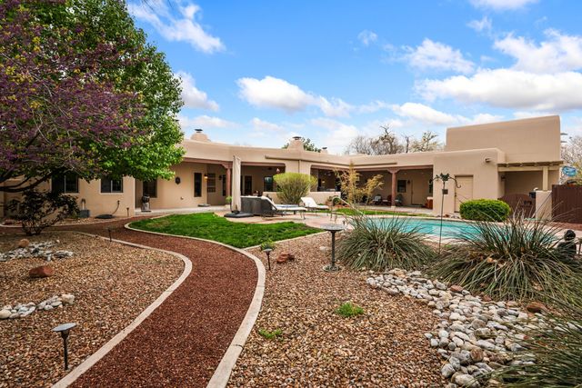 924 Camino Vista Rio, Bernalillo, NM 87004