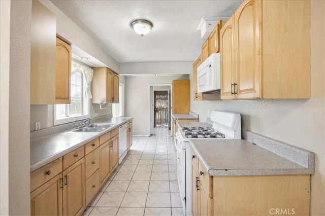 2114 Orange Avenue, Santa Ana, CA 92707