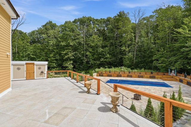6 James Patten Dr, Sterling, MA 01564