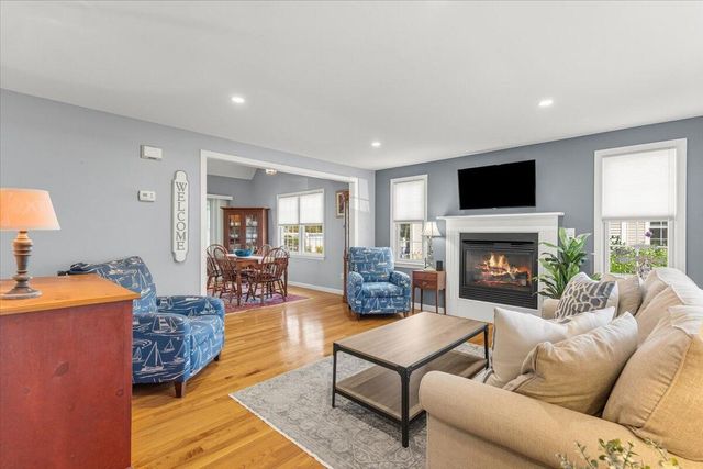 16 Trotting Park Road UNIT 2B, Falmouth, MA 02540