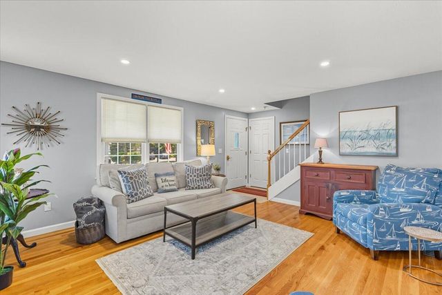 16 Trotting Park Road UNIT 2B, Falmouth, MA 02540