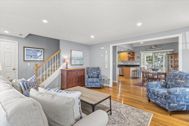 16 Trotting Park Road UNIT 2B, Falmouth, MA 02540