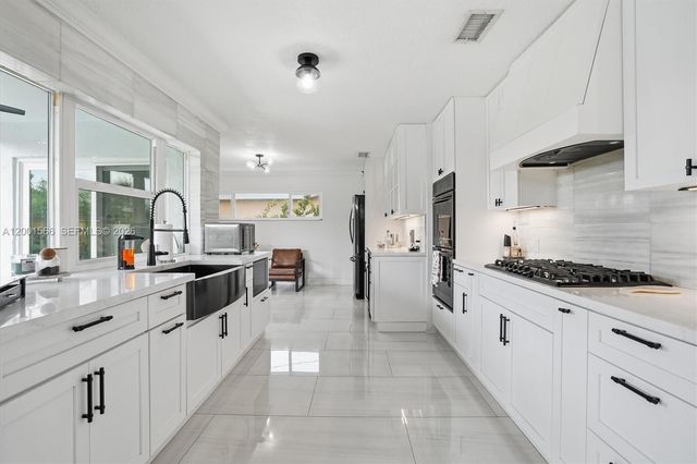 11920 NW 31st Pl, Sunrise, FL 33323