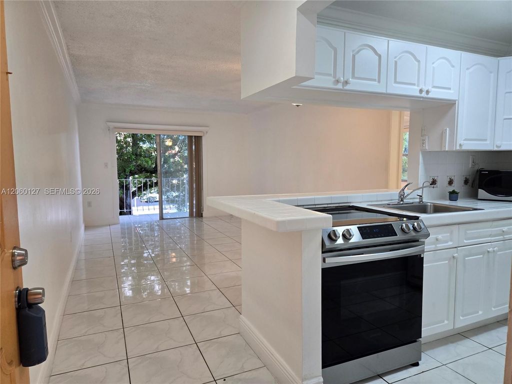 6200 W Flagler Street 201, Miami, FL 33144