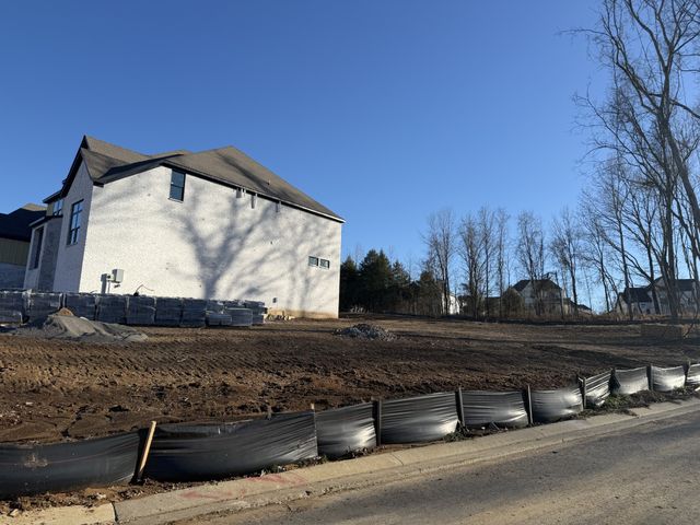 5721 Nola Dr, Arrington, TN 37014