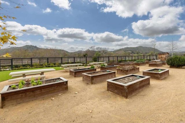 227 Canopy Trails Place, Fallbrook, CA 92028