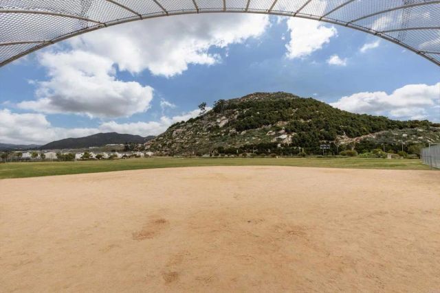 227 Canopy Trails Place, Fallbrook, CA 92028